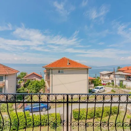 Et Larum Guest house Pestani
